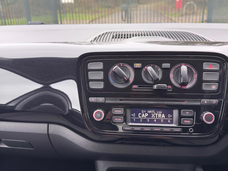 VOLKSWAGEN UP
